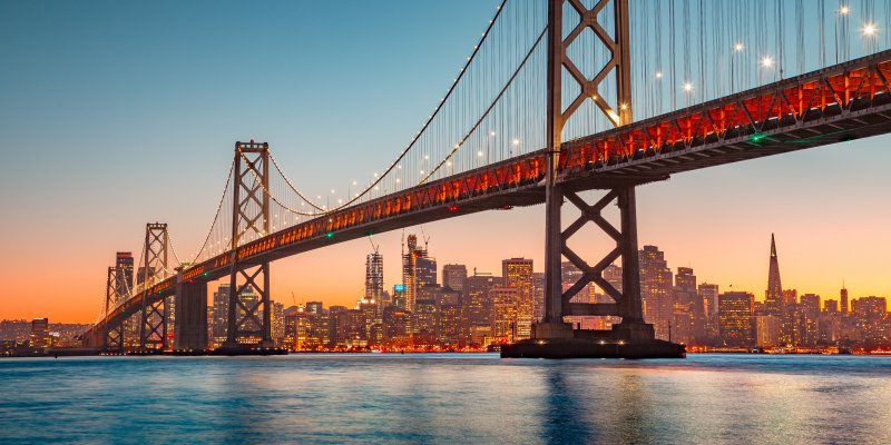 Golden Gate Bridge at night 